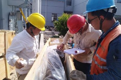 江蘇電力:變壓器高壓套管進行開箱檢查 江蘇電力:變壓器高壓套管進行開箱檢查