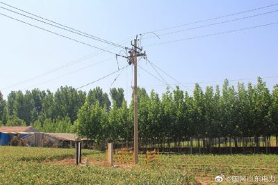 萊蕪供電公司線路升級(jí)改造 助力鄉(xiāng)村建設(shè) 萊蕪供電公司線路升級(jí)改造 助力鄉(xiāng)村建設(shè)