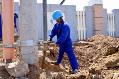 烈日地下施工忙 強(qiáng)壯配網(wǎng)保供電 烈日地下施工忙 強(qiáng)壯配網(wǎng)保供電