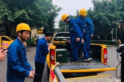 樂(lè)山供電公司電力搶險(xiǎn)隊(duì)奔赴宜賓市長(zhǎng)寧縣地震災(zāi)區(qū) 樂(lè)山供電公司電力搶險(xiǎn)隊(duì)奔赴宜賓市長(zhǎng)寧縣地震災(zāi)區(qū)