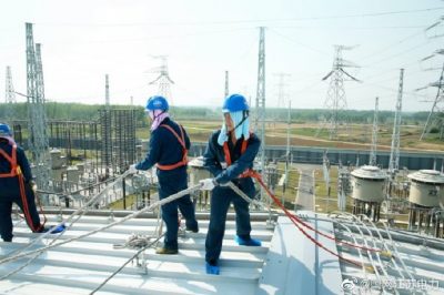 江蘇電力:換流站檢修的蜘蛛俠 江蘇電力:換流站檢修的蜘蛛俠