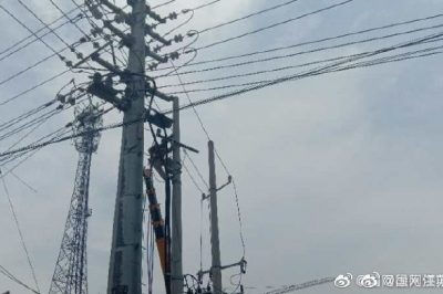 沛縣供電公司對(duì)變地排電纜爆破進(jìn)行緊張搶修 沛縣供電公司對(duì)變地排電纜爆破進(jìn)行緊張搶修
