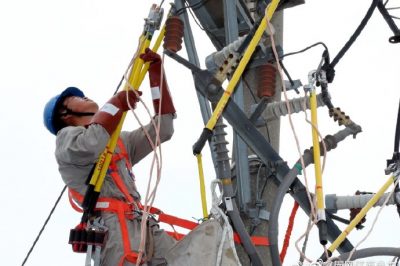 海門市電公司組織10千伏大島線變壓器增容 海門市電公司組織10千伏大島線變壓器增容