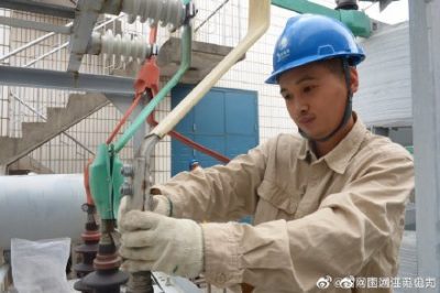 35千伏泰寧變電站電容器進(jìn)行防腐處理 35千伏泰寧變電站電容器進(jìn)行防腐處理
