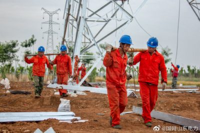 東部電網(wǎng)忙攻堅  高溫組塔不等閑 東部電網(wǎng)忙攻堅  高溫組塔不等閑
