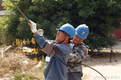 陵城電力:10千伏前雨線進(jìn)行升級(jí)改造作業(yè) 陵城電力:10千伏前雨線進(jìn)行升級(jí)改造作業(yè)