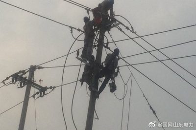 陽(yáng)信供電公司對(duì)10千伏工業(yè)園開(kāi)展檢修消缺 陽(yáng)信供電公司對(duì)10千伏工業(yè)園開(kāi)展檢修消缺