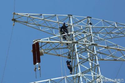 淄博供電110千伏林梅線改造現(xiàn)場(chǎng)進(jìn)行施工 淄博供電110千伏林梅線改造現(xiàn)場(chǎng)進(jìn)行施工