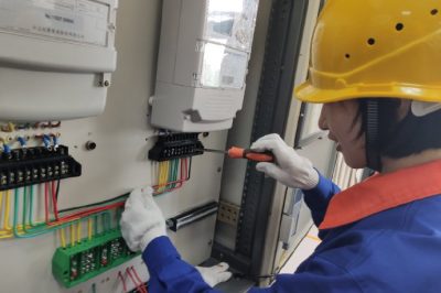 河北電力：電力一姐多奇志，不愛紅裝愛工裝
