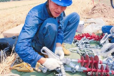 安北供電所為保障迎風(fēng)度夏期間線路正常運(yùn)行 安北供電所為保障迎風(fēng)度夏期間線路正常運(yùn)行