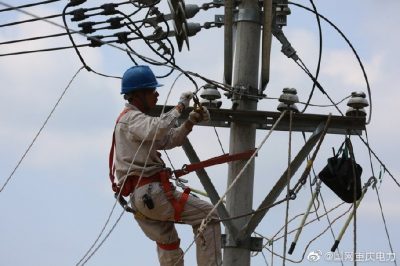 忠縣供電公司快速搶修金鐘村電桿 忠縣供電公司快速搶修金鐘村電桿