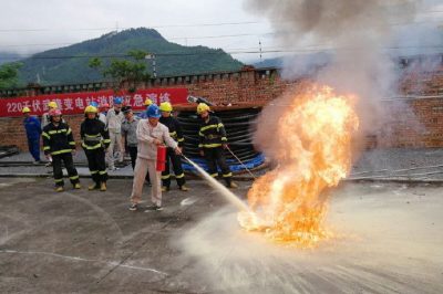 武隆供電公司開展220千伏武隆變電站消防應(yīng)急演練 武隆供電公司開展220千伏武隆變電站消防應(yīng)急演練