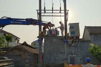 睢寧縣供電公司緊急更換燒壞配變 睢寧縣供電公司緊急更換燒壞配變