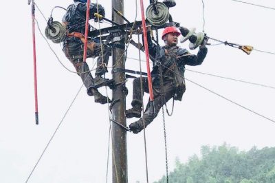 攸縣電力公司:全力開展電力恢復(fù)工作 攸縣電力公司:全力開展電力恢復(fù)工作
