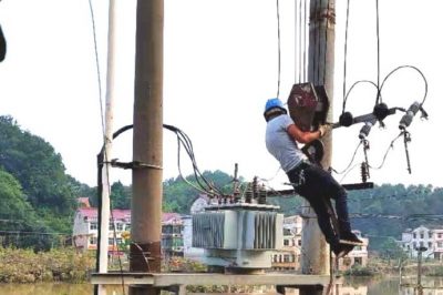 釀溪供電所更換受損變壓器，確保居民第一時間安全用電