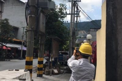 10千伏潭虎線團愛1臺區(qū)變壓器進行紅外測溫 10千伏潭虎線團愛1臺區(qū)變壓器進行紅外測溫