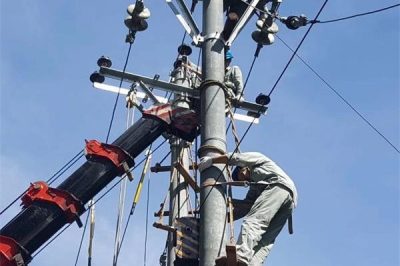 供電公司冒高溫奮戰(zhàn)兩個小時搶修10kV線路外破故障 供電公司冒高溫奮戰(zhàn)兩個小時搶修10kV線路外破故障
