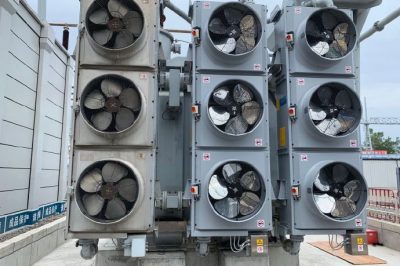 主變?cè)O(shè)備更換主變冷卻器風(fēng)扇，確保變電站投產(chǎn)運(yùn)行