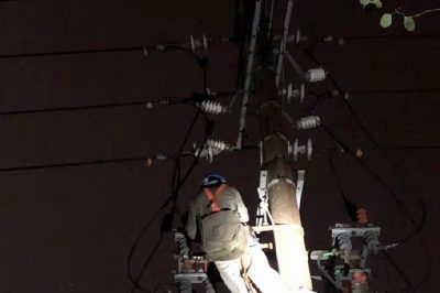 武漢供電公司及時(shí)搶修雷擊引起的洪珈線(xiàn)9#桿斷線(xiàn) 武漢供電公司及時(shí)搶修雷擊引起的洪珈線(xiàn)9#桿斷線(xiàn)