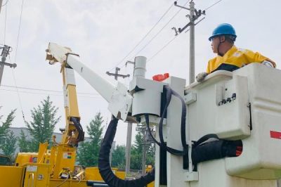 渭南供電公司組織青工開展帶電作業(yè)培訓 渭南供電公司組織青工開展帶電作業(yè)培訓