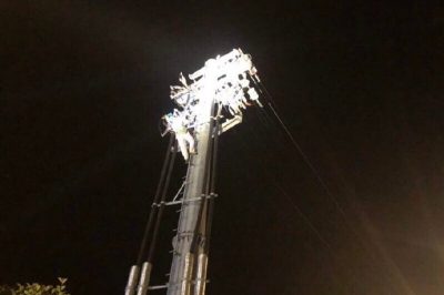 國(guó)網(wǎng)高郵市供電公司周山供電所“清藤行動(dòng)”保設(shè)備安全運(yùn)行 國(guó)網(wǎng)高郵市供電公司周山供電所“清藤行動(dòng)”保設(shè)備安全運(yùn)行