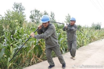 緊急搶修10千伏尹河線碩項(xiàng)湖大酒店支線因雷擊導(dǎo)致斷線 緊急搶修10千伏尹河線碩項(xiàng)湖大酒店支線因雷擊導(dǎo)致斷線