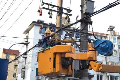 揚(yáng)州供電公司高溫天氣下不停電安裝TTU 揚(yáng)州供電公司高溫天氣下不停電安裝TTU