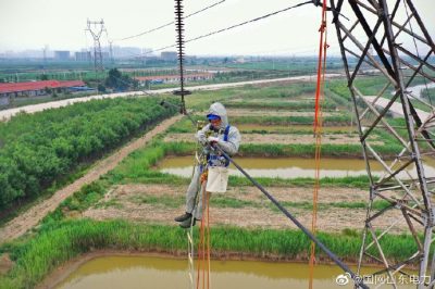 220千伏新廣線6號等電位修復(fù)防震錘工作 220千伏新廣線6號等電位修復(fù)防震錘工作