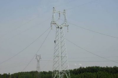 220千伏高園線跨泰肥一級路遷改工程進行施工 220千伏高園線跨泰肥一級路遷改工程進行施工