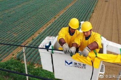 加裝分界開關(guān)帶電接火作業(yè) 助力用戶增容 加裝分界開關(guān)帶電接火作業(yè) 助力用戶增容