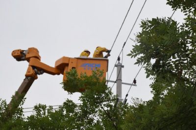 沂源縣供電公司冒高溫完成10千伏帶電T接各支線引線任務(wù) 沂源縣供電公司冒高溫完成10千伏帶電T接各支線引線任務(wù)