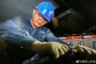 完成兩套懸式絕緣子、一套直線瓷瓶更換及緊線工作，保障附近居民用電安全