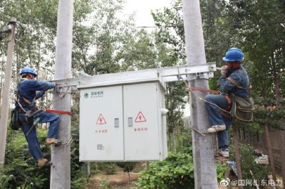 增容新裝200千伏安變壓器1臺(tái)、新立電桿5基、架設(shè)絕緣導(dǎo)線400余米