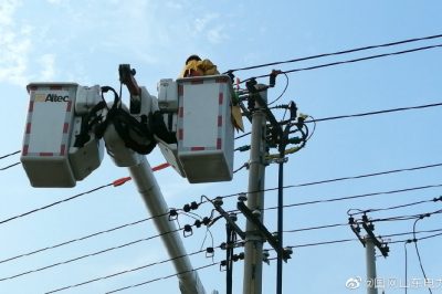 饒縣供電公司進(jìn)行10千伏黃琚線(xiàn)楊琚分支線(xiàn)帶電作業(yè) 饒縣供電公司進(jìn)行10千伏黃琚線(xiàn)楊琚分支線(xiàn)帶電作業(yè)