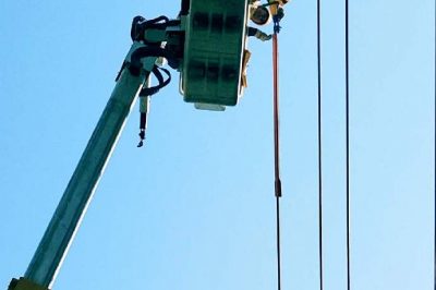 10千伏徐山斗線西范莊支線55號(hào)桿帶電T接?xùn)|關(guān)莊南臺(tái)，消除線路供電隱患