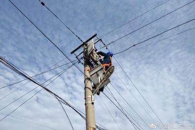 緊急維修因同時使用電器過多導致計量箱內開關跳閘 緊急維修因同時使用電器過多導致計量箱內開關跳閘