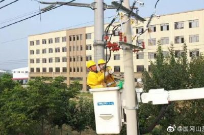 10千伏威龍線17號桿帶電加裝橫擔(dān)及跌落式熔斷器 10千伏威龍線17號桿帶電加裝橫擔(dān)及跌落式熔斷器