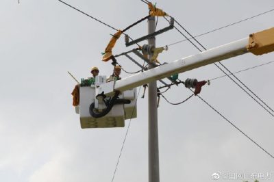 10千伏宋家線104號桿設備線夾發(fā)熱故障，無棣縣供電公司更換線路老舊零件