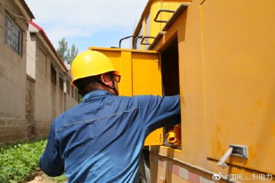 250千伏安配電變壓器帶電接入10千伏上冶五線埠后村委會(huì)支線11號(hào)桿 250千伏安配電變壓器帶電接入10千伏上冶五線埠后村委會(huì)支線11號(hào)桿