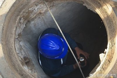 龍口市供電公司鉆入溝底緊急維修龍口市10千伏中信線主電纜故障跳閘 龍口市供電公司鉆入溝底緊急維修龍口市10千伏中信線主電纜故障跳閘