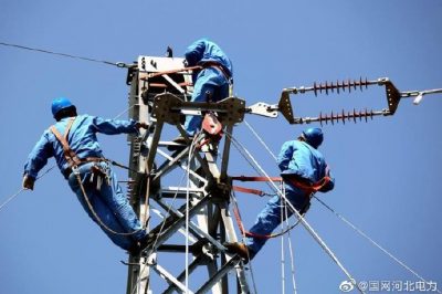 新樂市供電公司冒高溫35千伏線路切改 新樂市供電公司冒高溫35千伏線路切改
