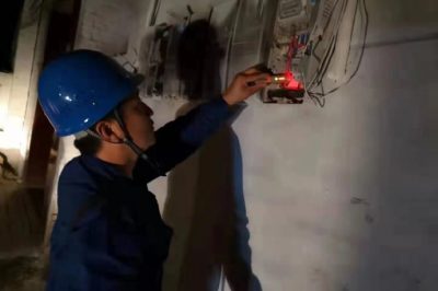 衡水市桃城區(qū)供電公司分組逐段線路、逐個電纜分接箱查找故障點