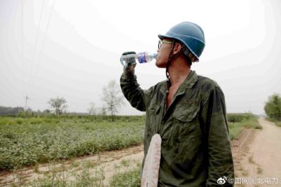 搶修10千伏武專523線路武官寨公變3設(shè)備線夾燒斷 搶修10千伏武專523線路武官寨公變3設(shè)備線夾燒斷