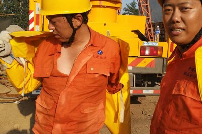 10千伏大守59B1線路進(jìn)行帶電斷接引流作業(yè) 10千伏大守59B1線路進(jìn)行帶電斷接引流作業(yè)