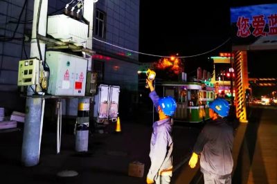 內丘縣供電公司對轄區(qū)內配電變壓器、高低壓線路進行紅外測溫