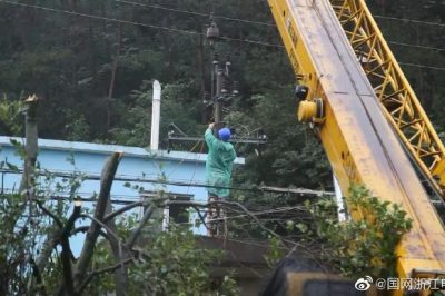 防汛應(yīng)急小分隊(duì)對(duì)10千伏及以上線路進(jìn)行全面防汛特巡 防汛應(yīng)急小分隊(duì)對(duì)10千伏及以上線路進(jìn)行全面防汛特巡