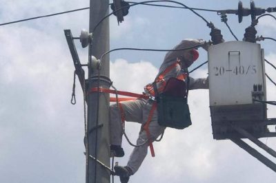 10kV下諸線王家排石場專線高壓計(jì)量裝置開展消缺工作 10kV下諸線王家排石場專線高壓計(jì)量裝置開展消缺工作