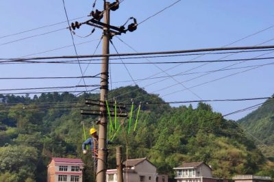 武橋供電所10kV武花線網(wǎng)改搭火聯(lián)頭順利完成 武橋供電所10kV武花線網(wǎng)改搭火聯(lián)頭順利完成