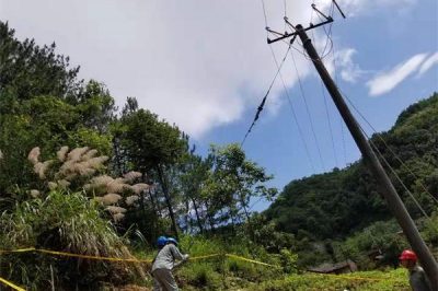 麻家渡供電所對(duì)轄區(qū)10kV寶63牌樓線(xiàn)進(jìn)行巡視 麻家渡供電所對(duì)轄區(qū)10kV寶63牌樓線(xiàn)進(jìn)行巡視