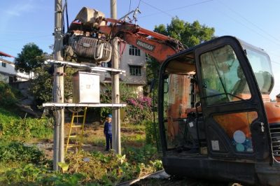 10kV嶺明線廟梁村3#臺區(qū)開展變壓器增容工作 10kV嶺明線廟梁村3#臺區(qū)開展變壓器增容工作